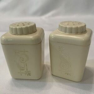 Vintage retro MCM Lustro Ware Salt‎ and Pepper Shakers Set Cream 1950's Plastic